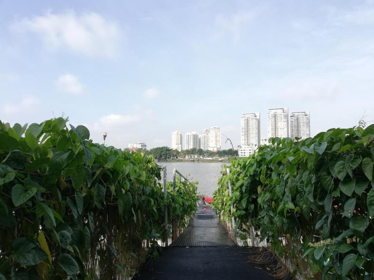 Отель Saigon Riverside Retreat Хошимин Экстерьер фото